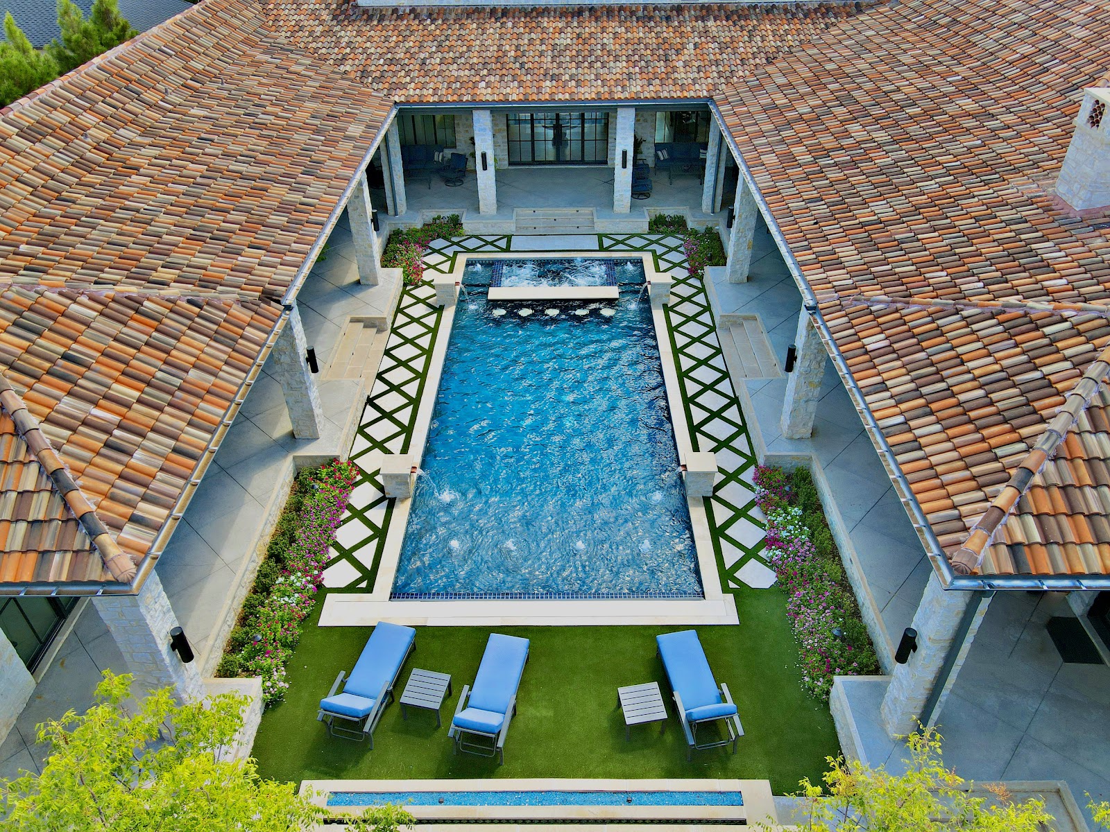 Luxury Lagoon Pool with Waterfeatures